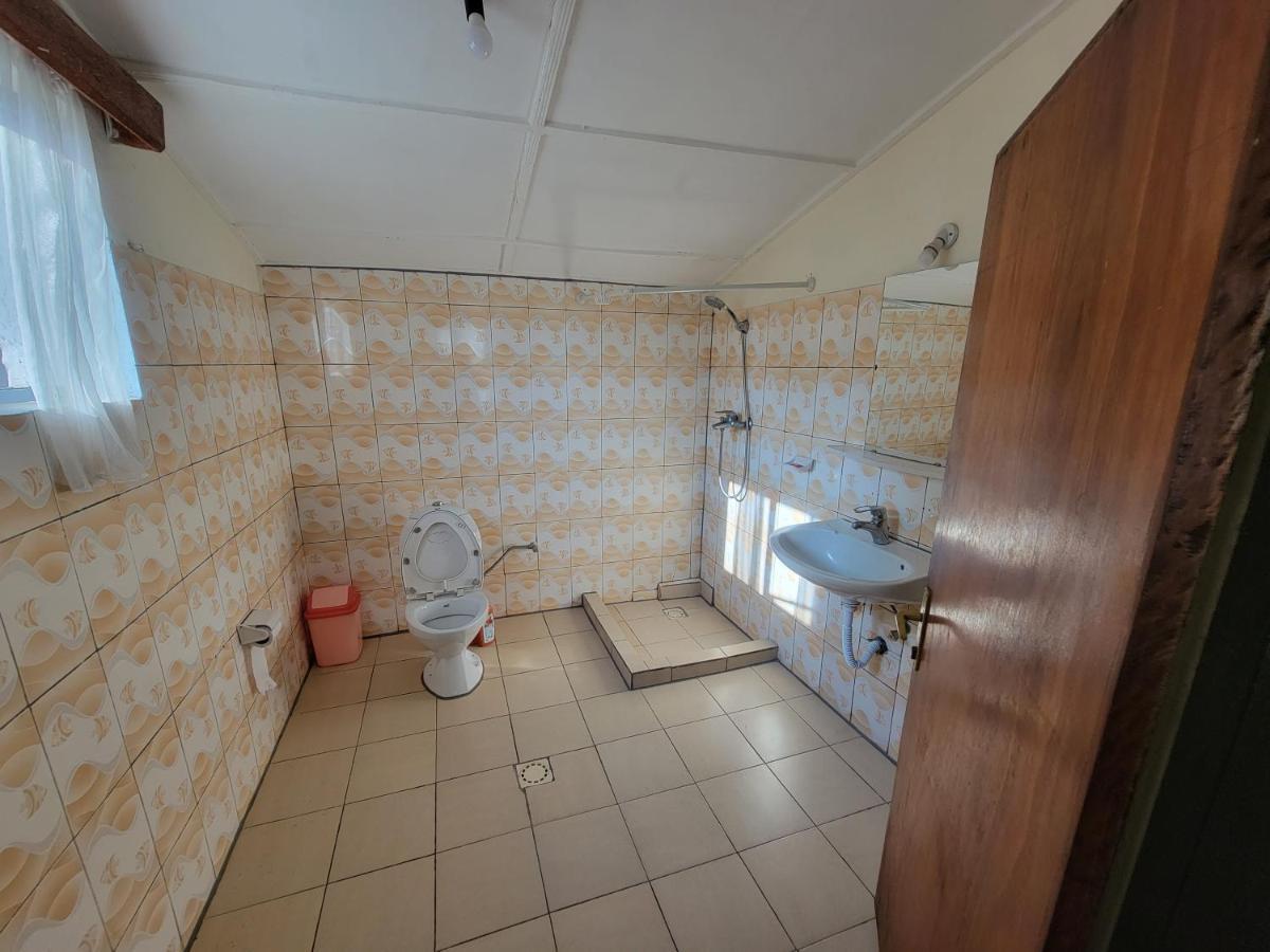 Maddy'S Kitchen And Accomodation ギセニ エクステリア 写真
