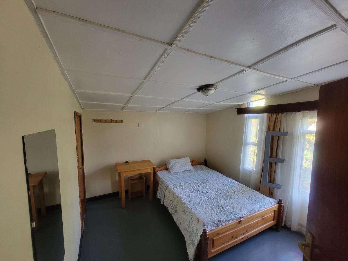 Maddy'S Kitchen And Accomodation ギセニ エクステリア 写真