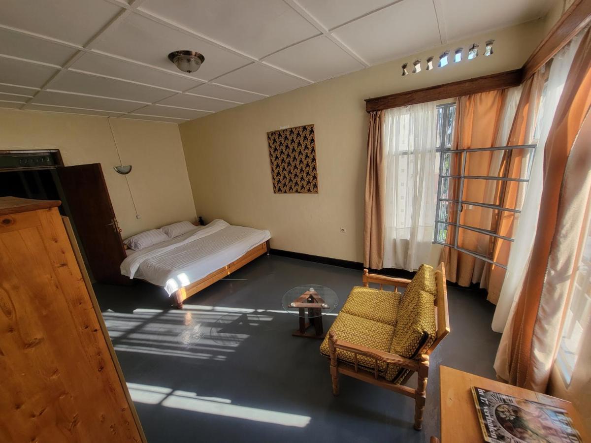 Maddy'S Kitchen And Accomodation ギセニ エクステリア 写真
